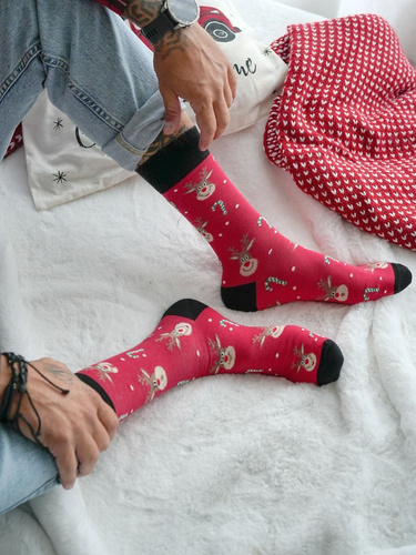 1290-029 Skarpety męskie świąteczne Milena czerwony 01 – Renifer I Cukrowe laski, bawełniane