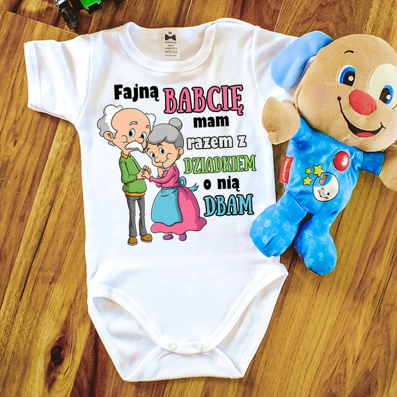 "Fajną babcię mam razem z dziadkiem o nią dbam" Body krótki rękaw Moocha biały
