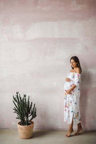 Sukienka ciążowa i do karmienia Two Ways LONG Milk&Love biała w kolorowe kwiaty