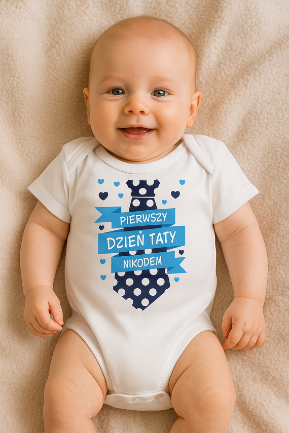SKU A033 "Mój PIERWSZY Dzień Taty z imieniem dla chłopca" Body krótki rękaw Moocha biały