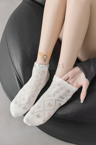 Stopki bawełniane damskie Magnetis CC-251102 ecru – miękkie, elastyczne