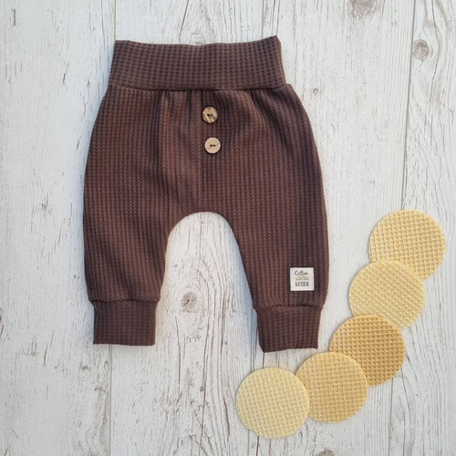 10249M "Natural Waffel" Spodnie niemowlęce dresowe Makoma mocha