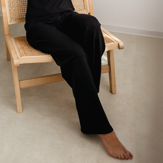 Eevi for Women Spodnie Dresowe Damskie czarne  – Luźne, Bawełna + Modal, Komfortowe