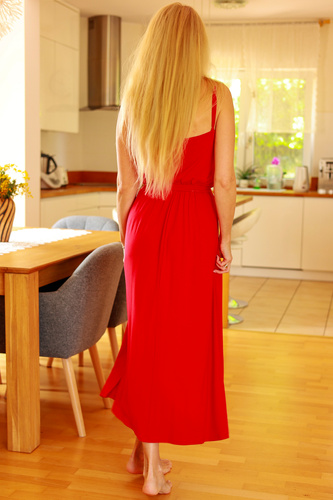 Grace Mirale – Długa sukienka z wiskozy z rozcięciem | Polska produkcja - czerwony