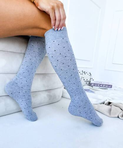 0248-005 Kropeczki Podkolanówki Milena szary