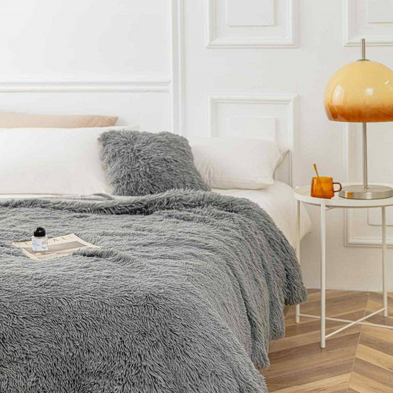 Yeti Koc narzuta włochacz futrzak fotelówka Spod Igły i Nitki pudrowy