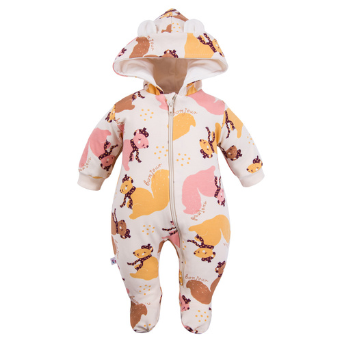 Fluffy Tails  Kombinezon dziecięcy dresowy Eevi – ecru, ze stópkami i kapturem, jesienny nadruk