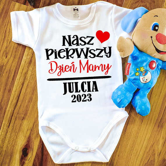 "Nasz pierwszy dzień mamy z imieniem" Body krótki rękaw Moocha biały
