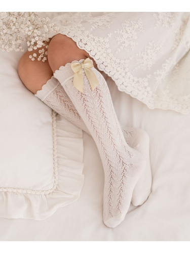 1382 Podkolanówki dziecięce ażurowe z kokardką – bawełniane Milena, Ecru
