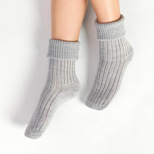 ART..067 Skarpety damskie Do Spania Steven 029 szary melanż jasny