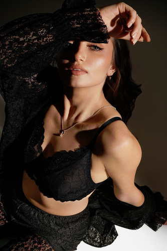 Biustonosz Soft 2253 Maxi Ava Czarny – Zabudowany, Koronkowy, Wzmacniany, Bez Fiszbiny, Stabilny z Potrójną Regulacją