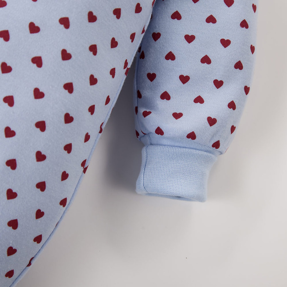 Pajac niemowlęcy Love Eevi niebieski w serduszka niedrapki 100% bawełna