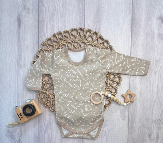 Body BK16526 Mamatti Beżowe w Dinozaury Bawełniane Body Niemowlęce