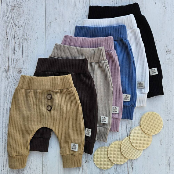 10249D "Natural Waffel" Spodnie niemowlęce dresowe Makoma denim