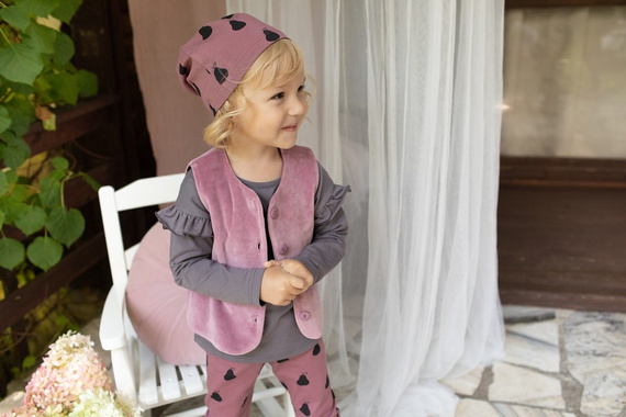 Tres Bien Czapka z pomponem Pinokio - róż ciemny druk