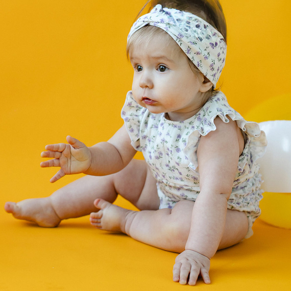 Meadow Body dziecięce muślinowe na ramiączkach ecru w kwiatuszki Eevi | Lekkie i przewiewne na lato