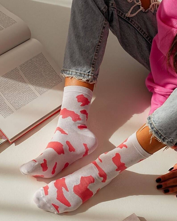 0200-104 Krówki Skarpety damskie Milena - biały różowy 01