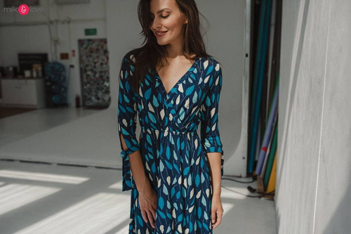 Two Ways MIDI Sukienka ciążowa i do karmienia Milk&Love granatowa w listki