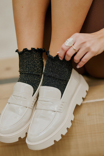 577 Nana Skarpetki Gabriella czarne – prążkowane, z lurexem i falbanką