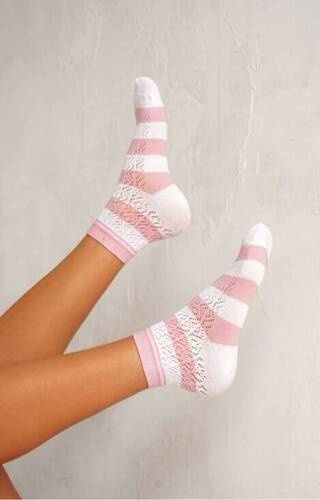 0989-003 Ażur Paski  Skarpety damskie ażur Milena - Biały/pudrowy róż