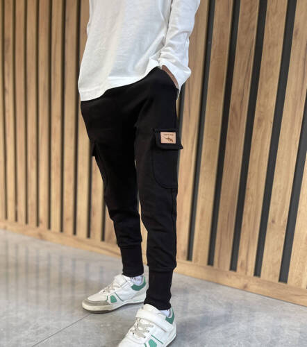 KAR-0042/CZA Spodnie dresowe bojówki dla chłopca Lagarto Verde czarny