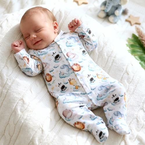 ABN-5608 Pajac niemowlęcy Little Dreamers Nini z bawełny organicznej – 100% bezpieczeństwa, bezniklowe napy, polska produkcja