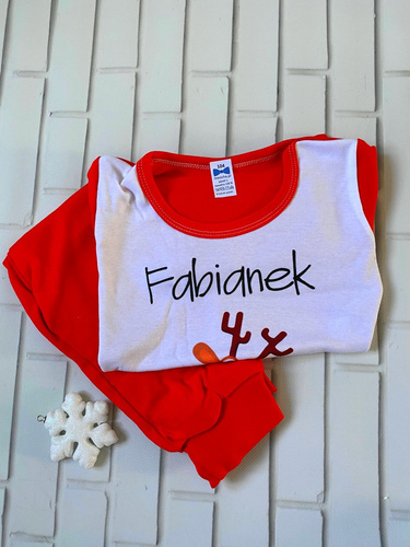 Piżamka świąteczna dla dzieci z reniferem i imieniem FABIANEK Moocha czerwony