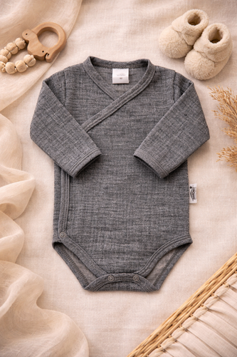 Body muślinowe Just Muslin 03235N Makoma navy– długi rękaw, kopertowe zapięcie, 100% bawełna