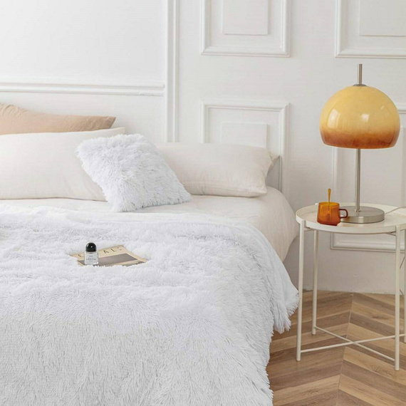 Yeti Koc narzuta włochacz futrzak fotelówka Spod Igły i Nitki pudrowy