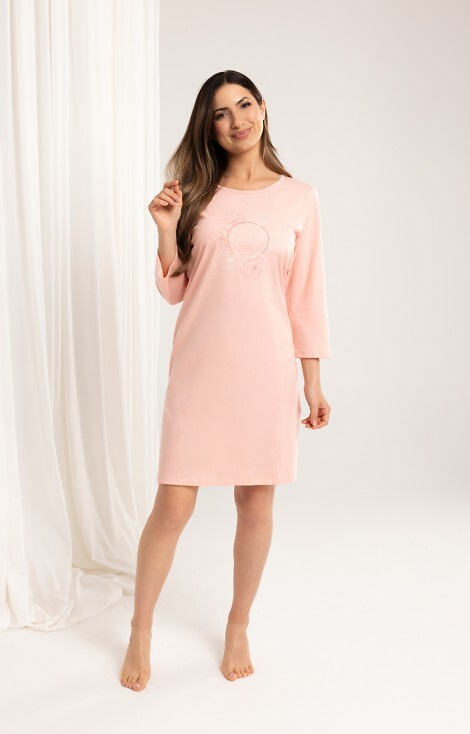 163 Koszula nocna bawełniana Regina morela  – rękaw 3/4, nadruk, przed kolano