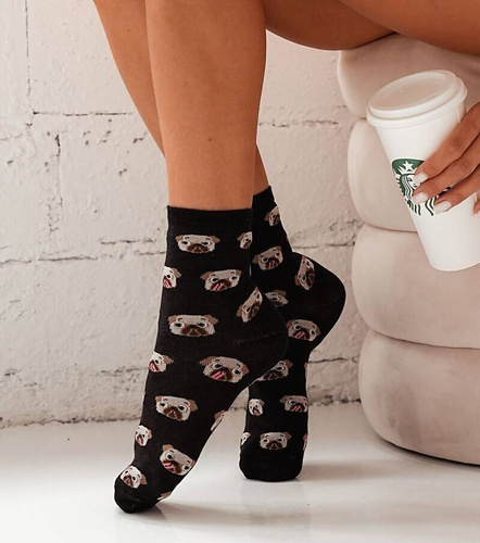 0200 Wzór Mopsy Skarpety damskie Milena - czarny