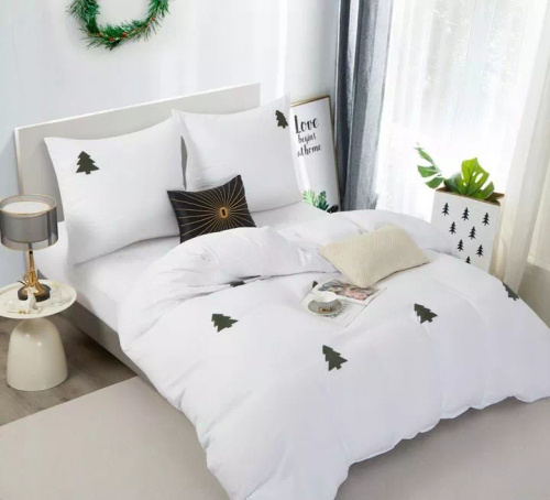 Cuty Christmas Pościel świąteczna z mikrofibry Spod Igły i Nitki – biała z aplikacjami 3D zielona choinki, zapięcie na suwak