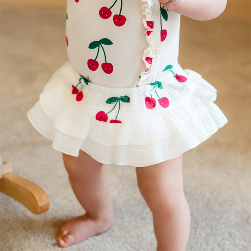 Bloomersy niemowlęce Eevi Cherry muślin bawełna ecru wisienki