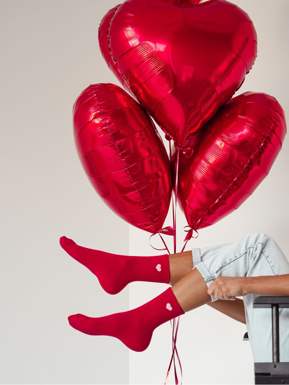 0200-145 Drobne serduszko Skarpety damskie Milena - czerwony