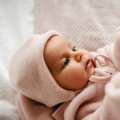 Czapka niemowlęca wiązana merino Eevi 100% wełna miękka- różowa