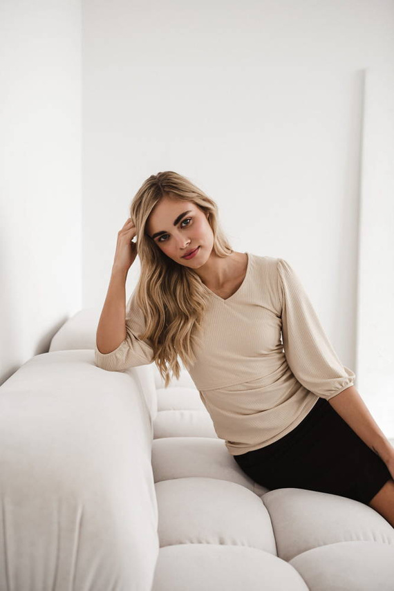 Milky Puff Bluzka do karmienia i ciążowa z dzianiny w prążek Milk&Love kremowy