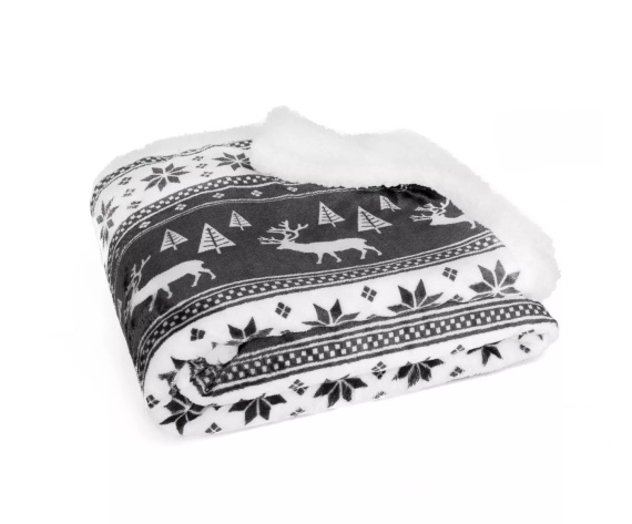 Koc świąteczny SACO popielaty – miękki i ciepły z reniferami i choinkami w ozdobnym worku