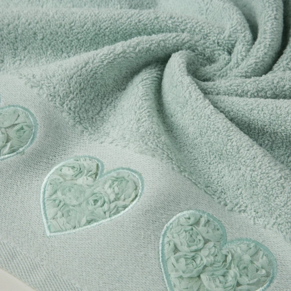 Kamila ręcznik serca wypełnione różyczkami Eurofirany miętowy 