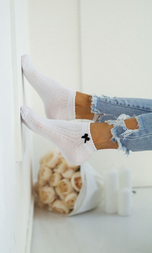 0859 Stopki damskie z kokardką Milena – styl i komfort - biały 2 (czarna kokardka)