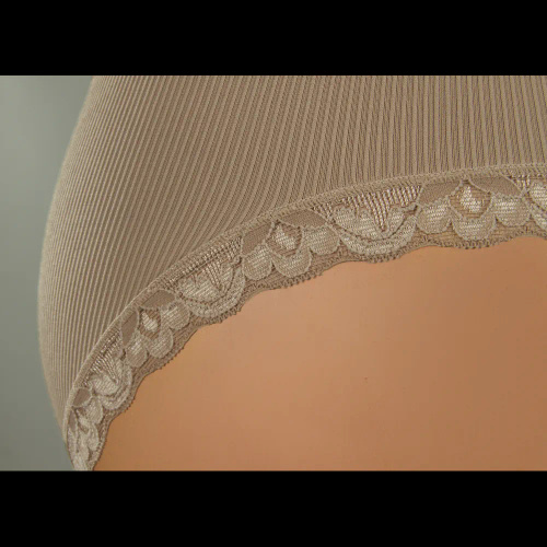 Figi damskie Sesto Senso 6108 koronka bezszwowe elastyczne komfort beżowe