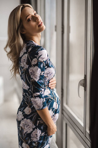 Grow with me sukienka ciążowa i do karmienia Milk&Love granatowa w piwonie