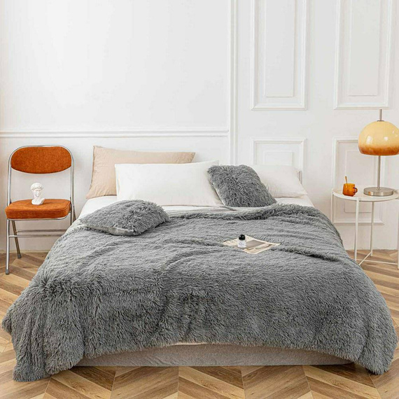 Yeti Koc narzuta włochacz futrzak fotelówka Spod Igły i Nitki pudrowy