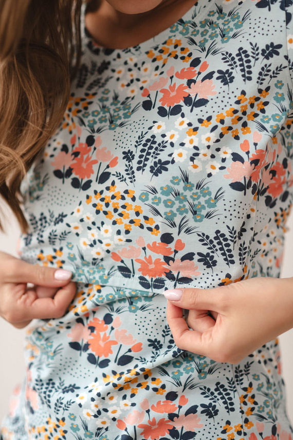 Milk Shirt Bluzka do karmienia i ciążowa z krótkim rękawem Milk&Love łąka na błękitnym