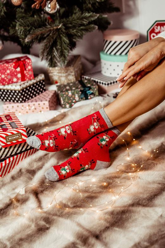 1283.002 Stojące Renifery Milena – Świąteczne skarpety damskie, Czerwony