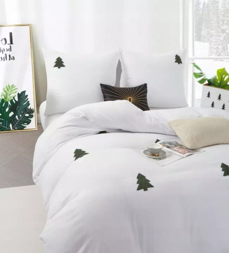 Cuty Christmas Pościel świąteczna z mikrofibry Spod Igły i Nitki – biała z aplikacjami 3D zielona choinki, zapięcie na suwak