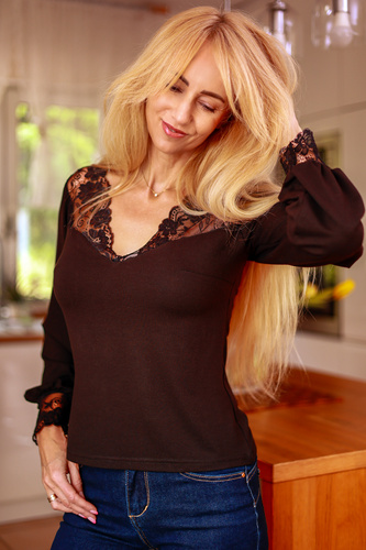 Laila - elegancka bluzka damska z wiskozy z koronką | polski producent Mirale