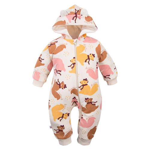 Fluffy Tails Kombinezon dziecięcy dresowy Eevi  – ecru, z kapturem i jesiennym nadrukiem