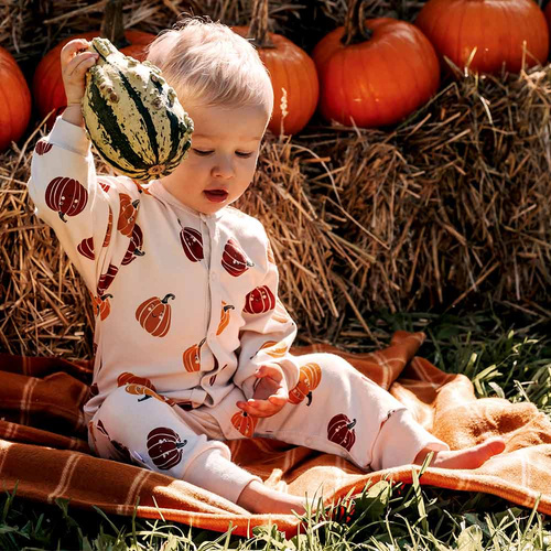 Pajac dziecięcy Eevi Halloween – ecru, dynie, bez stópek, bawełna
