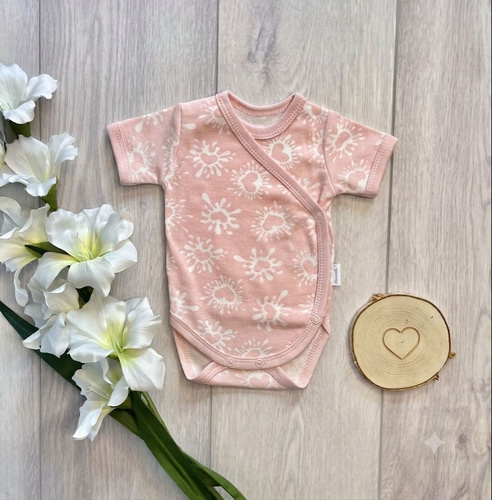 Body niemowlęce Mamatti BK16325 różowe bawełniane krótki rękaw serduszka