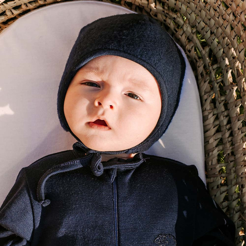 Merino Czapka wiązana niemowlęca Eevi granatowa – 100% wełna merynosów, termoregulacja